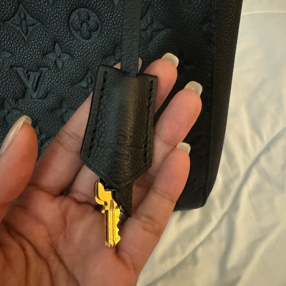 Louis Vuitton
LV Monogram Montaigne GM, EUC. - Picture 3 of 12